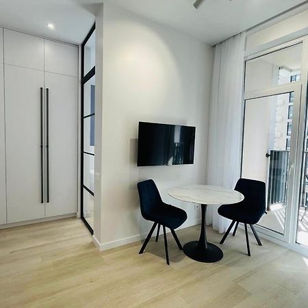 Modern Apartment In The Old Town Kijev Kültér fotó