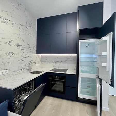 Modern Apartment In The Old Town Kijev Kültér fotó