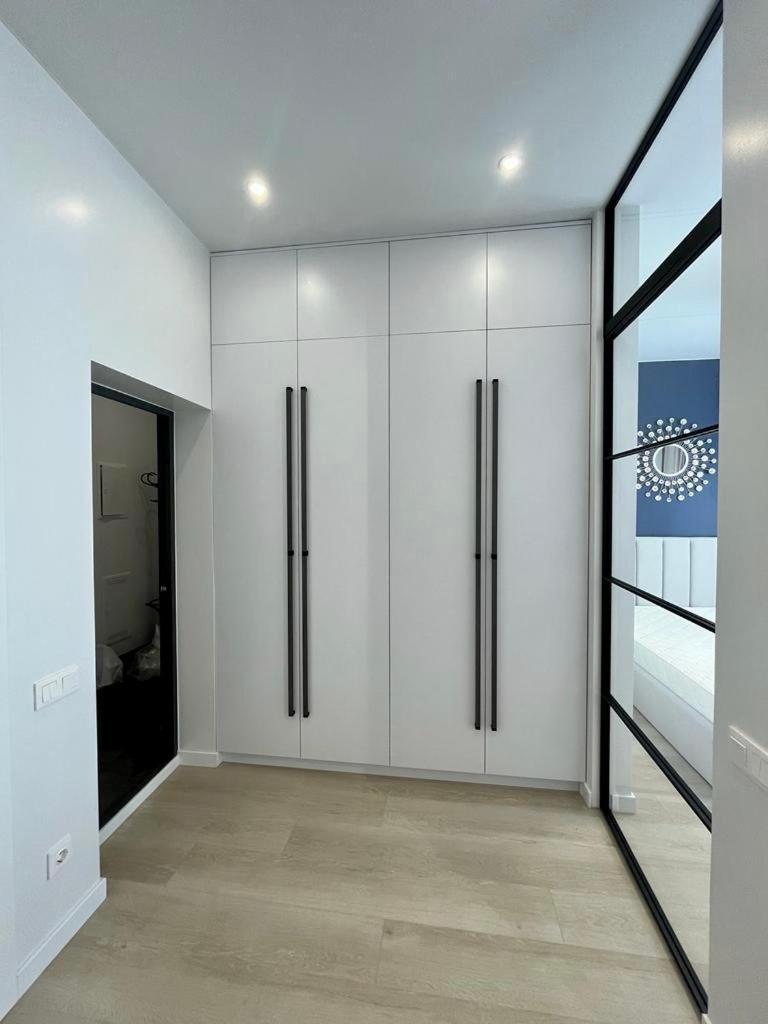Modern Apartment In The Old Town Kijev Kültér fotó