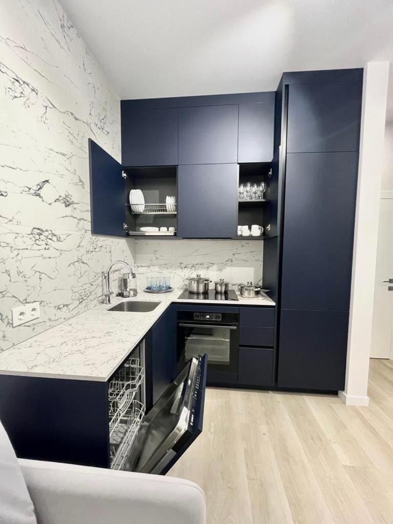 Modern Apartment In The Old Town Kijev Kültér fotó